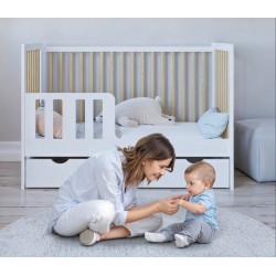 Łóżeczko dziecięce 2w1 LUMI 120×60 cm z szufladą i barierką – drewniane / tapczanik Białe