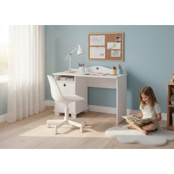 Biurko białe w pokoju dziecięcym