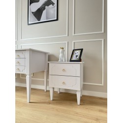 Biała szafka nocna z 2 szufladami Bellamy Royal – klasyczny stolik nocny do sypialni i pokoju dziecka