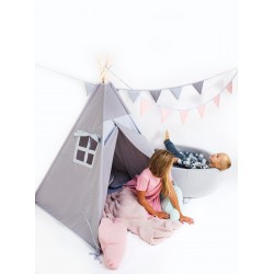 Namiot Tipi szary-jasnoszary z okienkiem w pokoju dziecka