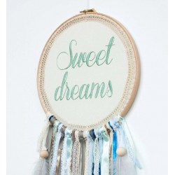 Łapacz snów z haftowanym napisem "Sweet dreams"