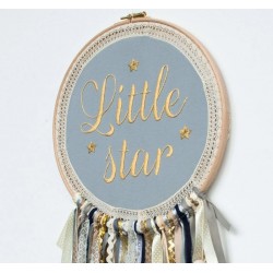 Łapacz snów z haftowanym napisem "Little star"