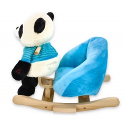 Panda na biegunach z niebieskim fotelikiem